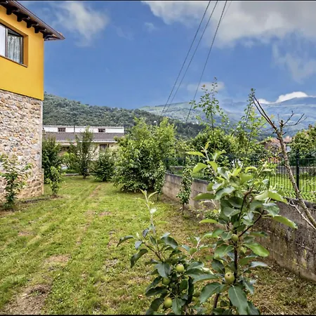 La Tienda De Abajo - Acogedores Con Calefaccion, Parking Y Vistas Al Valle De Soba Lägenhet