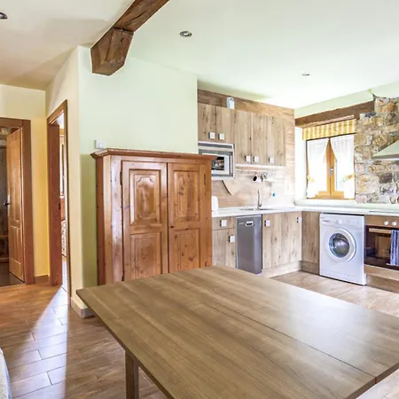 La Tienda De Abajo - Acogedores Con Calefaccion, Parking Y Vistas Al Valle De Soba Lägenhet Villar (Soba)