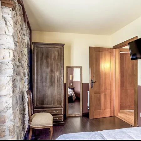 La Tienda De Abajo - Acogedores Con Calefaccion, Parking Y Vistas Al Valle De Soba Villar (Soba)