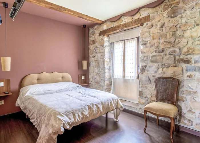 La Tienda De Abajo - Acogedores Con Calefaccion, Parking Y Vistas Al Valle De Soba * Villar (Soba)